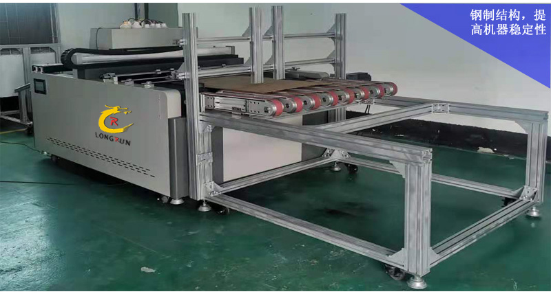 紙箱流水線無版印刷機(jī)采用全鋼制結(jié)構(gòu)，提高機(jī)器穩(wěn)定性。